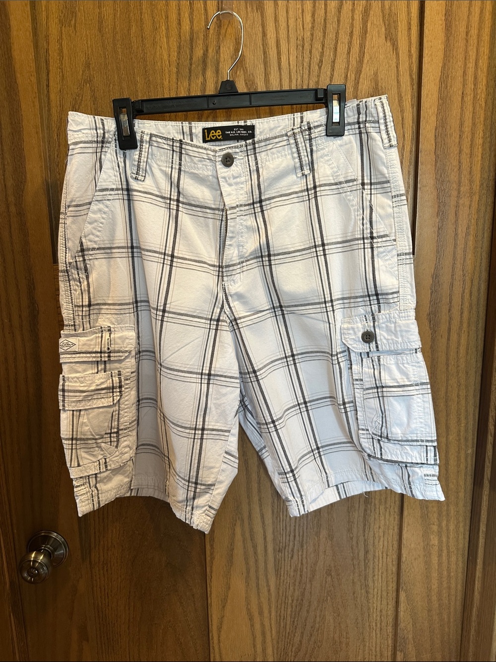 Lee Men's White/Gray Plaid Cargo Shorts